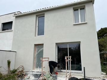 Rénovation d'une villa en enduit taloche lisse à Juvignac